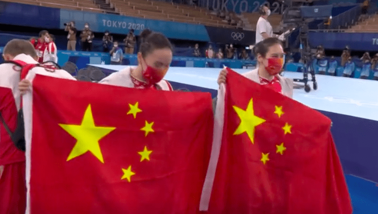 0.9分險(xiǎn)勝！中國(guó)包攬金銀牌再升兩面五星紅旗，日本美國(guó)無(wú)緣銅牌